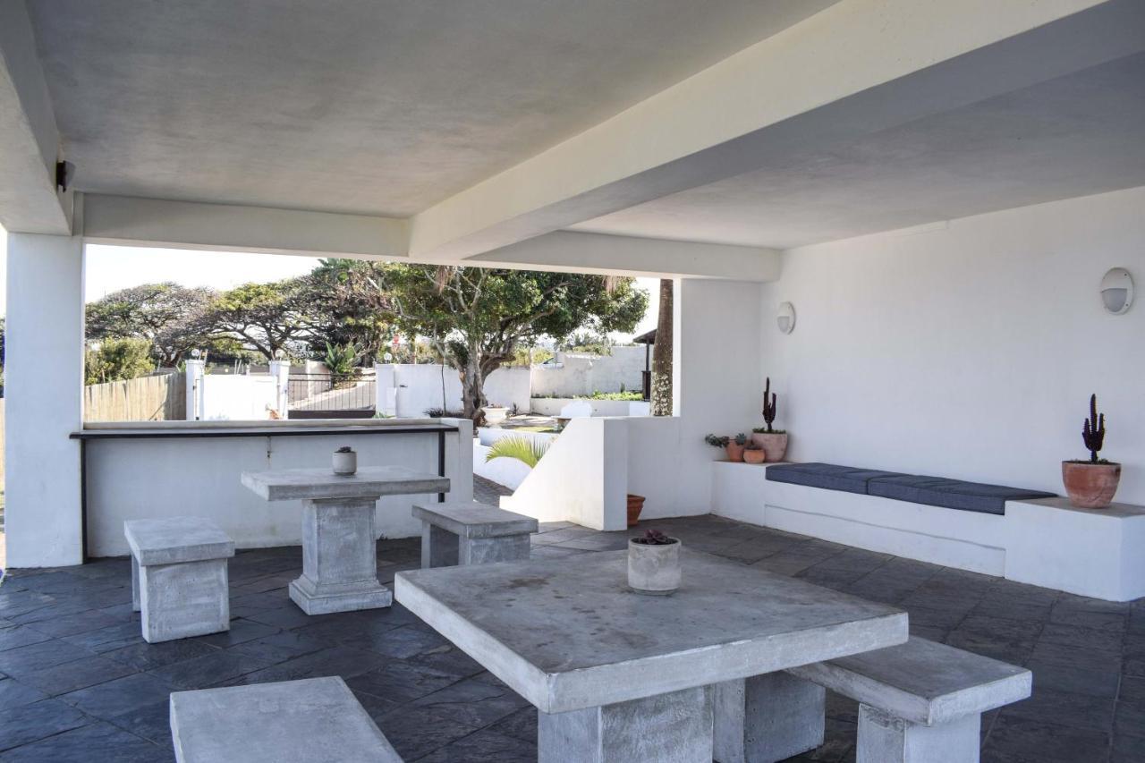 Santorini Guesthouse Amanzimtoti Esterno foto